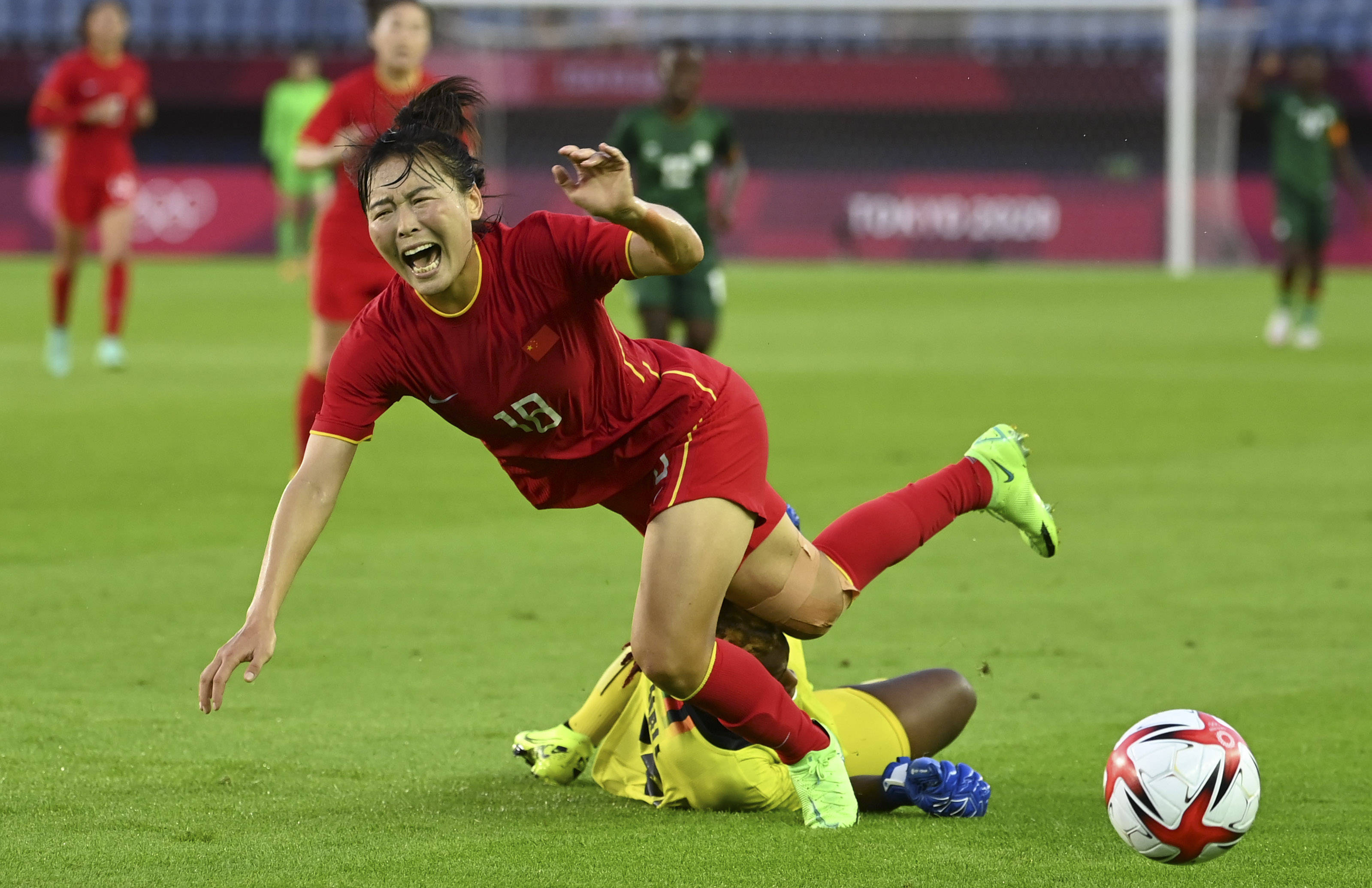 国家杯赛，女子足球竞争激烈